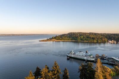 Bainbridge Island Discovery Tour - Start at the ferry terminal and ride smart in a small group