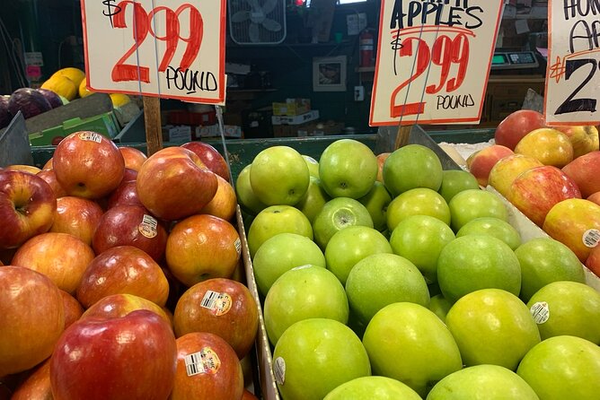 Bite-Sized Seattle History & Food by Go West Tours - The Small-Group Advantage: More Chat, Less Herding