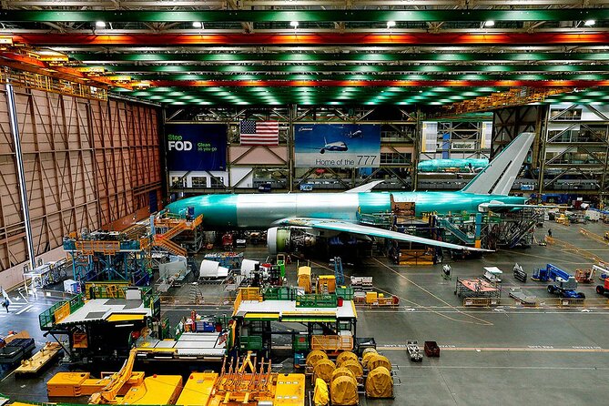 Boeing Factory Tour (Private Tour) - Future of Flight Center: the official Boeing factory entry