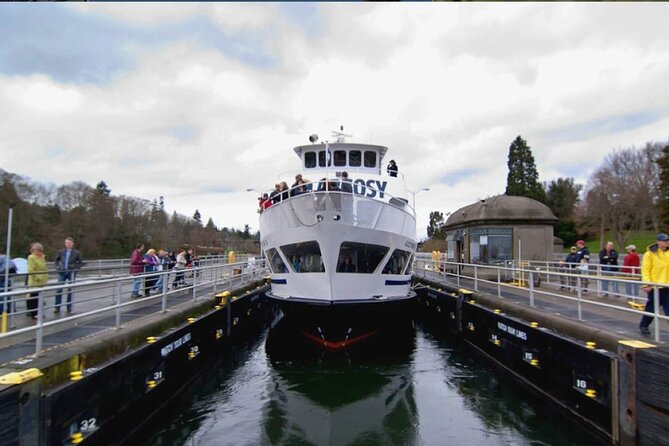 City Sightseeing Seattle HOHO Bus and Locks or Harbour Cruise - Chinatown to downtown icons: where the route turns into a city tour