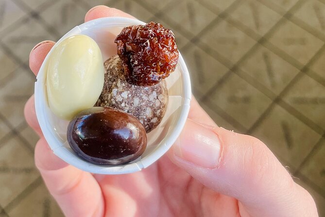 Festive Flavors of Pike Place Market Holiday Food Tour - What you’ll taste: holiday sweets, tea, gelato, and more