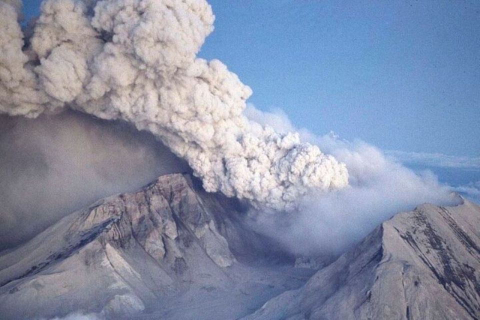 From Seattle: Mt Saint Helen Tour - Mount St. Helens Stop: Seeing the Aftermath With Context