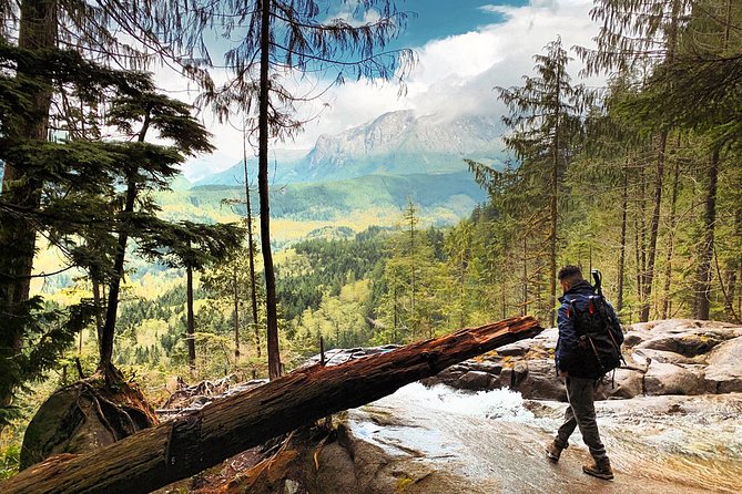 Hike the Gorgeous Trails in Washington - A classic combo: Rattlesnake Ledge to Snoqualmie Falls