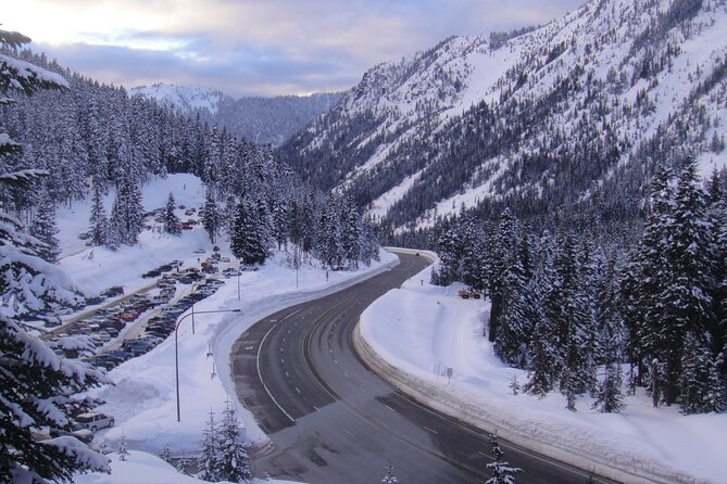 Leavenworth and North Cascades Sightseeing Tour - Snoqualmie Pass: Reservoir Views and Another Easy Stretch Break