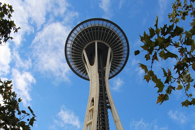 Pike Place Market, Space Needle Iconic 1-Day City Tour in Seattle - Columbia Center Sky View: 360 degrees is the decision point