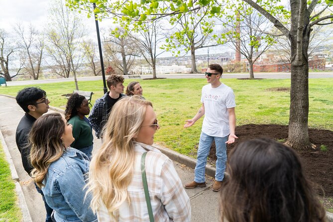 Roasted in Seattle: Bean to Cup Coffee Tour - Gum Wall photo moment and Fonte Coffee roasting lessons