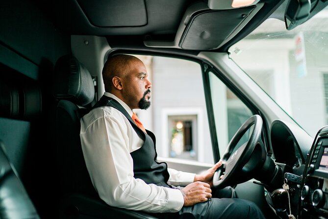 Seattle Arrival Chauffeur Driven Airport Transport - Seattle Arrival Chauffeur-Driven Airport Transfer: The Real-World Value