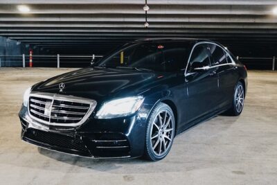 Seattle Arrival Chauffeur Driven Airport Transport - Where You Actually Meet the Driver at SeaTac (And Why It Matters)