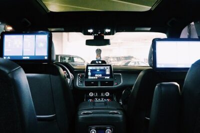 Seattle Arrival Chauffeur Driven Transport by Executive SUV - Flight Tracking and Notifications: The Part You’ll Actually Feel