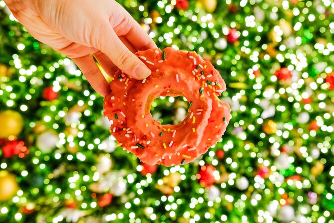 Seattle Holiday Donut Adventure & Walking Food Tour - 5th Ave start point and the 15-person walking rhythm