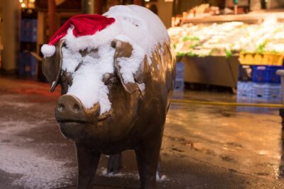 Seattle Holiday Donut Adventure & Walking Food Tour - Stop 1: Top Pot Doughnuts for seasonal flavors and house-roasted coffee