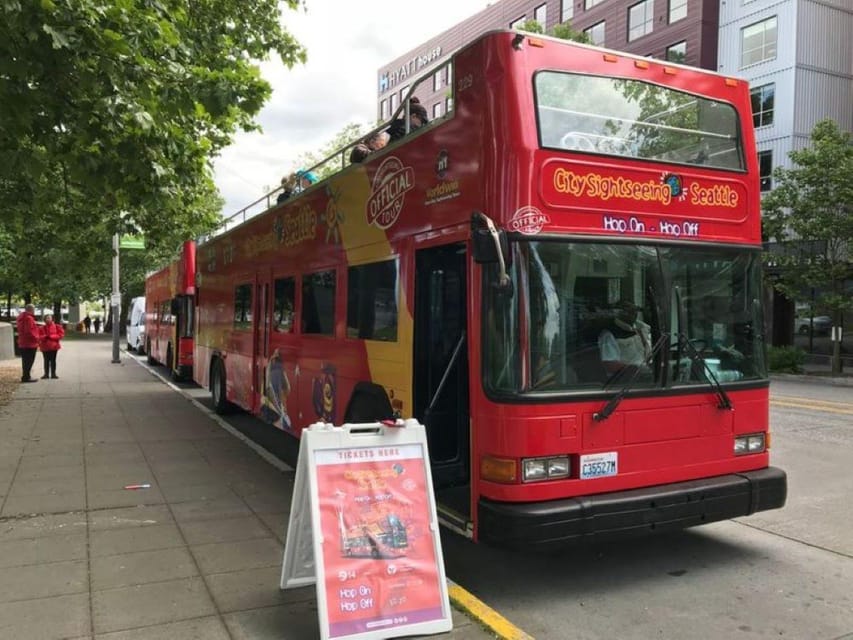 Seattle: Hop-on Hop-off Bus Tour and Sky View Observatory - How the self-guided walking tour fits in (PocketGuideApp offline)