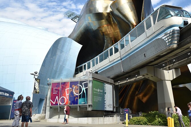 Seattle Post-Cruise Tour Package - What the city loop teaches you fast: neighborhoods in motion