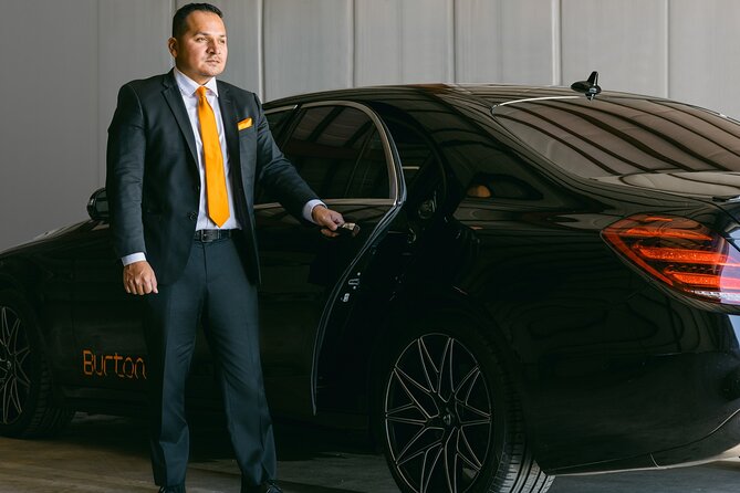 Seattle Roundtrip Chauffeur Driven Airport Transfer - Door-to-door service: where the value really shows up