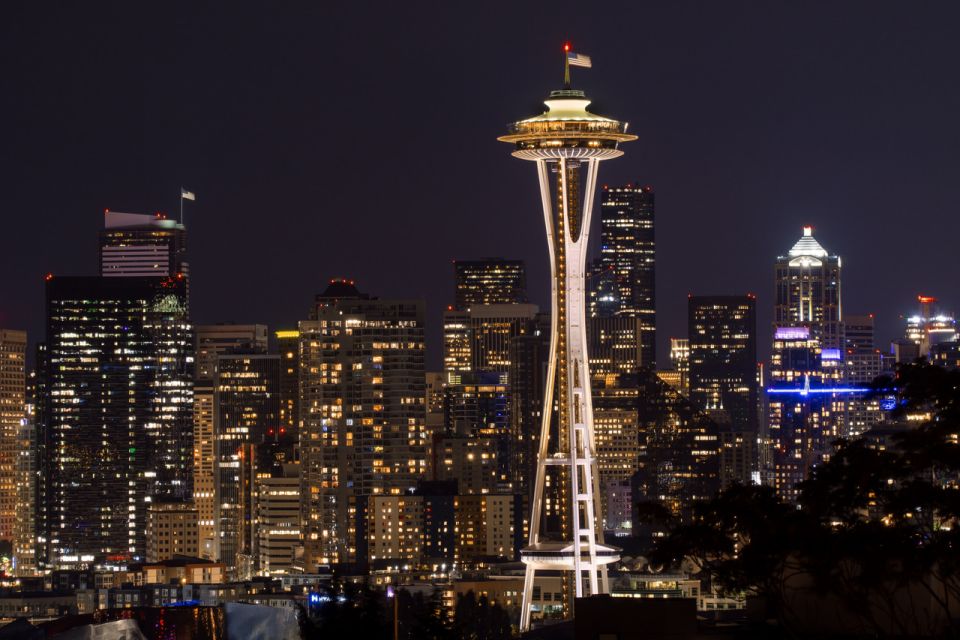 Seattle: Scenic Night Tour with Space Needle & Skywheel - SkyWheel After Dark: Elliott Bay Views Start the Night