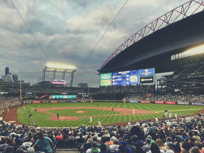 Seattle: Seattle Mariners Baseball Game at T-Mobile Park - T-Mobile Park: a roofed ballpark built for Seattle weather