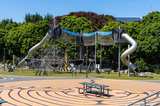 Seattle Time Travel Exploration Game and Tour - Gates Foundation and Artist at Play: Rounding Out the Story