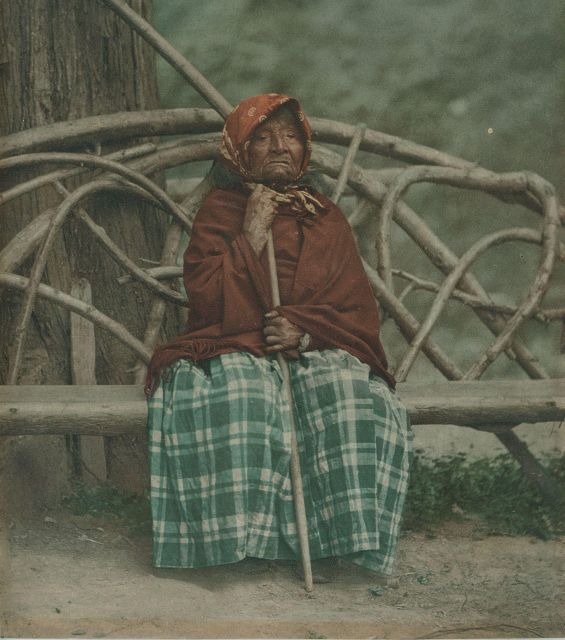 Six Women - A Historical Walking Tour - Meeting Point and Tour Basics: What Your Time Actually Looks Like