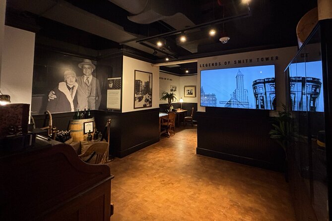 Smith Tower Observatory Admission Ticket - Smith Tower Observatory: A historic tower visit with a speakeasy mood