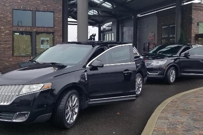 Tacoma & Gig Harbor Hotel Transportation To/From Seattle Airport - Private ride comfort: AC, water, and room for real luggage